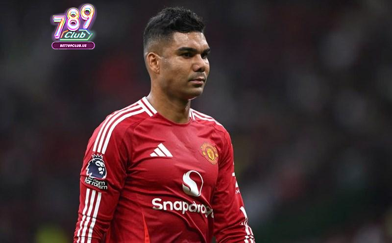 Casemiro chật vật tìm vị trí ở MU (Ảnh: Getty)